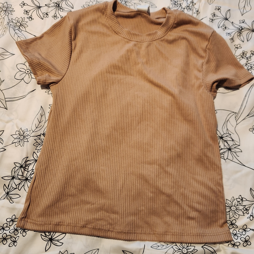 Ribbed Short Sleeve Tee in Light Brown